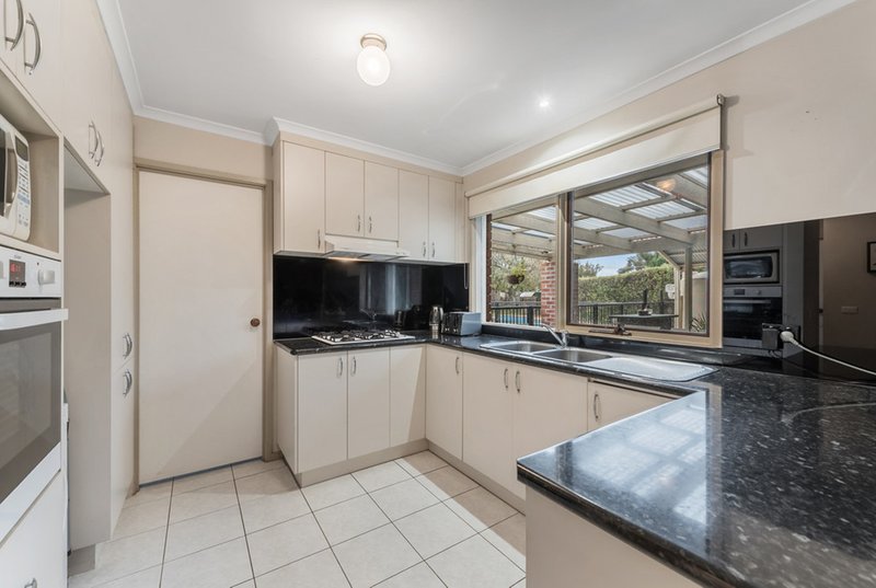 Photo - 11 Finden Court, Craigieburn VIC 3064 - Image 4