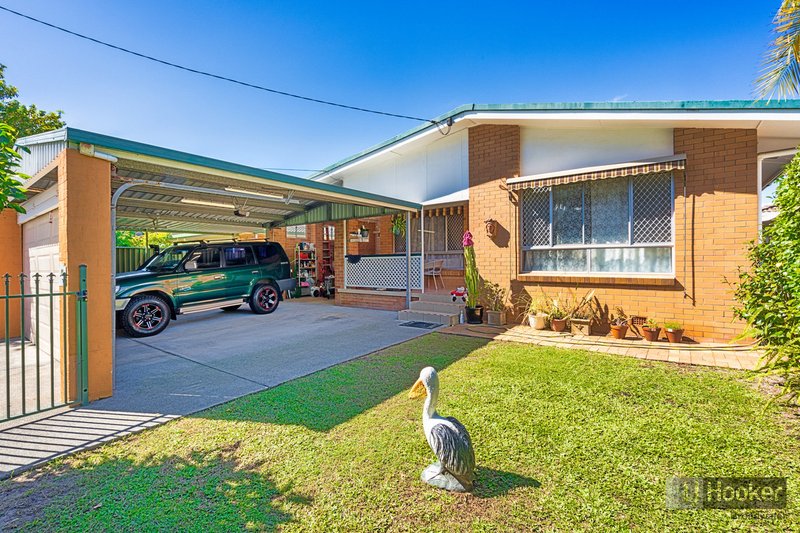 Photo - 11 Fiona Street, Biggera Waters QLD 4216 - Image 4