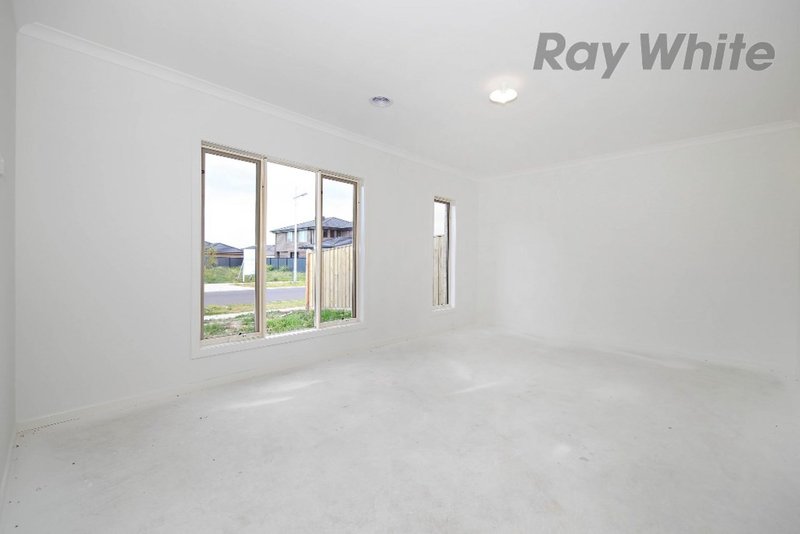 Photo - 11 Fireside Avenue, Point Cook VIC 3030 - Image 6