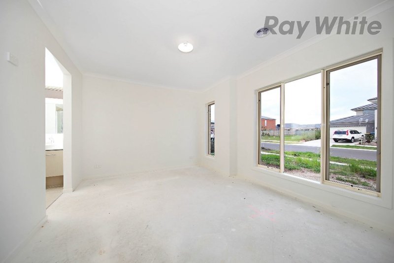 Photo - 11 Fireside Avenue, Point Cook VIC 3030 - Image 7