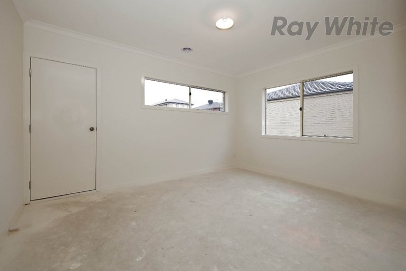 Photo - 11 Fireside Avenue, Point Cook VIC 3030 - Image 10