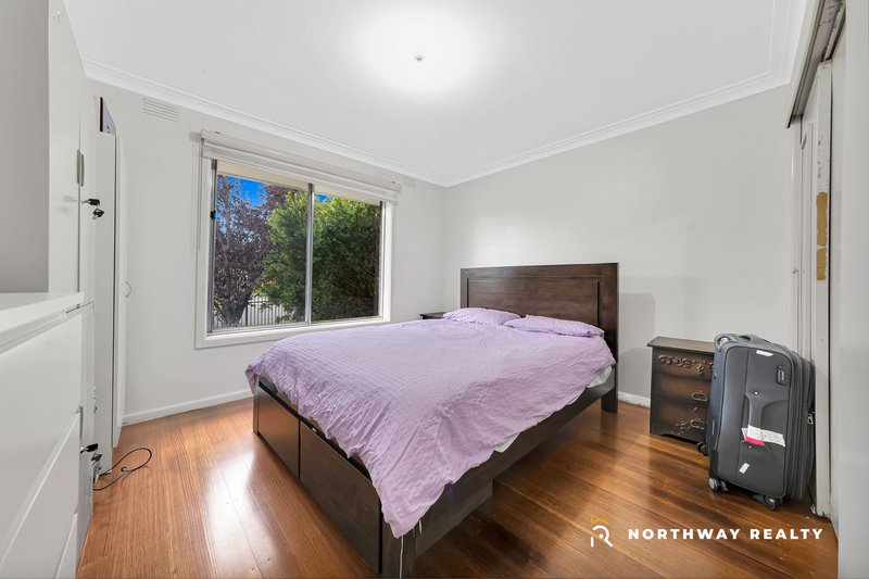 Photo - 11 First Avenue, Craigieburn VIC 3064 - Image 4