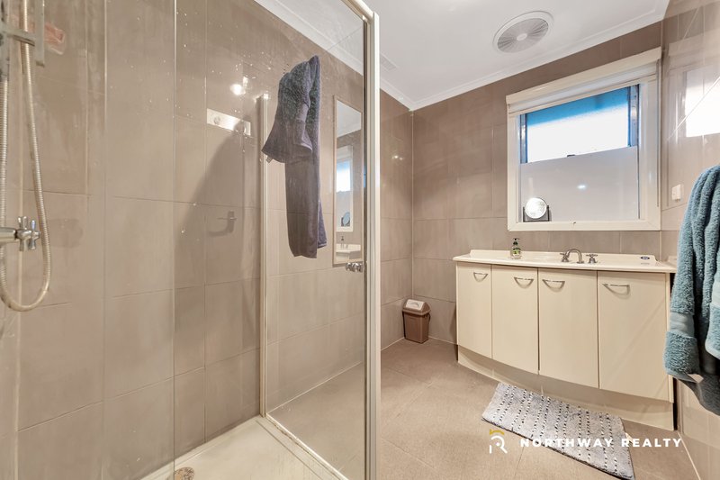 Photo - 11 First Avenue, Craigieburn VIC 3064 - Image 5