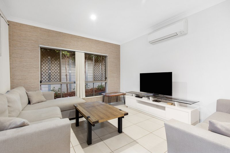 Photo - 11 Flagstaff Place, Upper Kedron QLD 4055 - Image 2