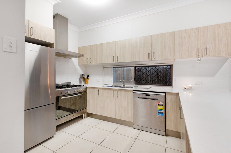 Photo - 11 Flagstaff Place, Upper Kedron QLD 4055 - Image 4