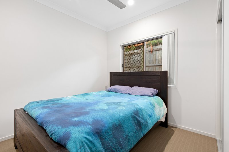 Photo - 11 Flagstaff Place, Upper Kedron QLD 4055 - Image 9