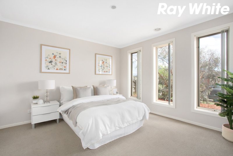 Photo - 11 Fleur Court, Narre Warren South VIC 3805 - Image 2