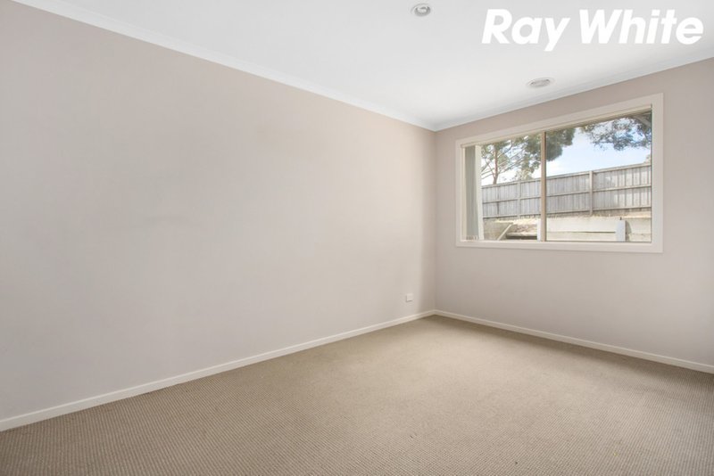 Photo - 11 Fleur Court, Narre Warren South VIC 3805 - Image 10