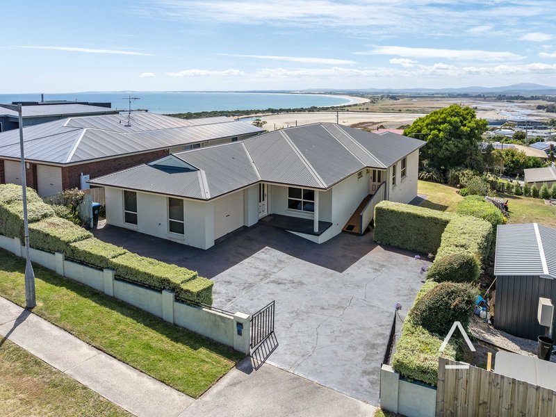 11 Flinders Lane, Bridport TAS 7262