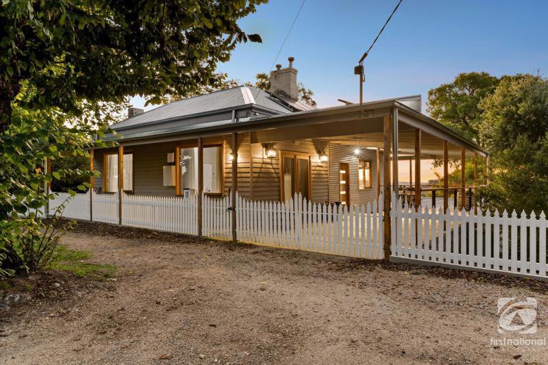 11 Ford Street, Beechworth VIC 3747