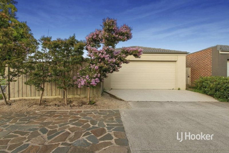 Photo - 11 Foxall Walk, Point Cook VIC 3030 - Image 2