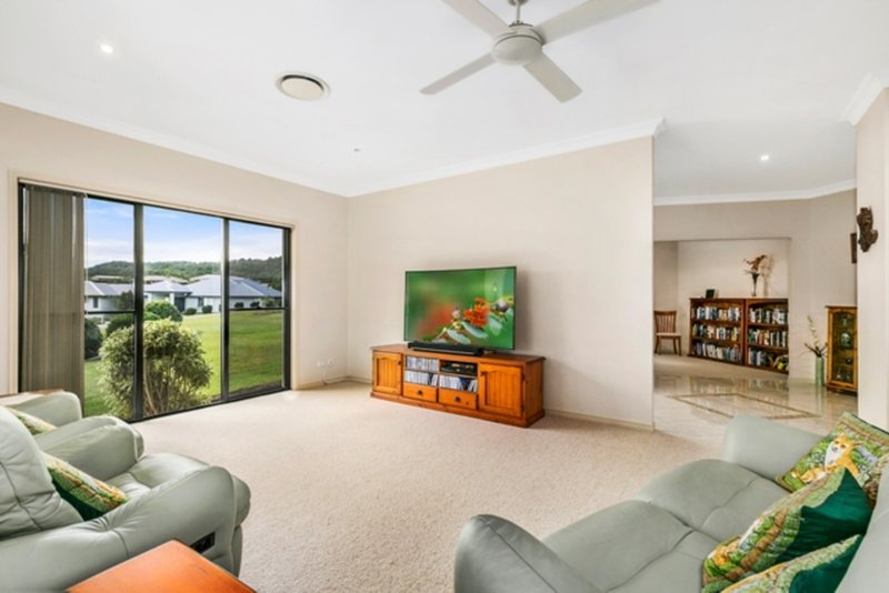 Photo - 11 Fred Astaire Avenue, Maudsland QLD 4210 - Image 9