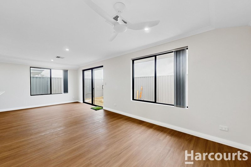 Photo - 11 Fringelily Way, Sinagra WA 6065 - Image 12