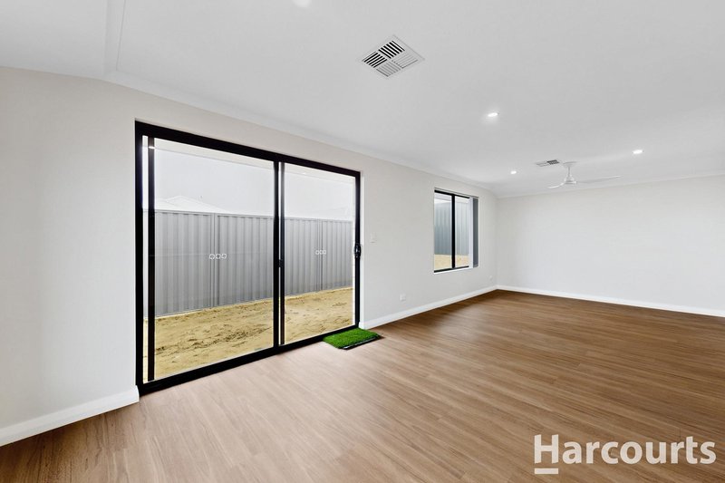Photo - 11 Fringelily Way, Sinagra WA 6065 - Image 13