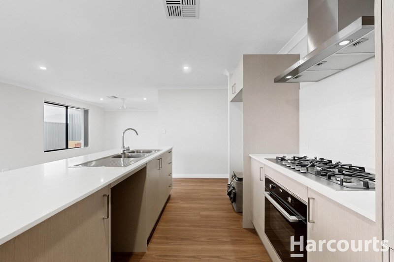 Photo - 11 Fringelily Way, Sinagra WA 6065 - Image 15