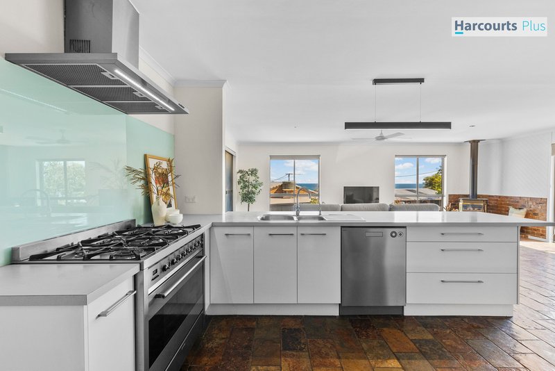 Photo - 11 Fryer Street, Hallett Cove SA 5158 - Image 6