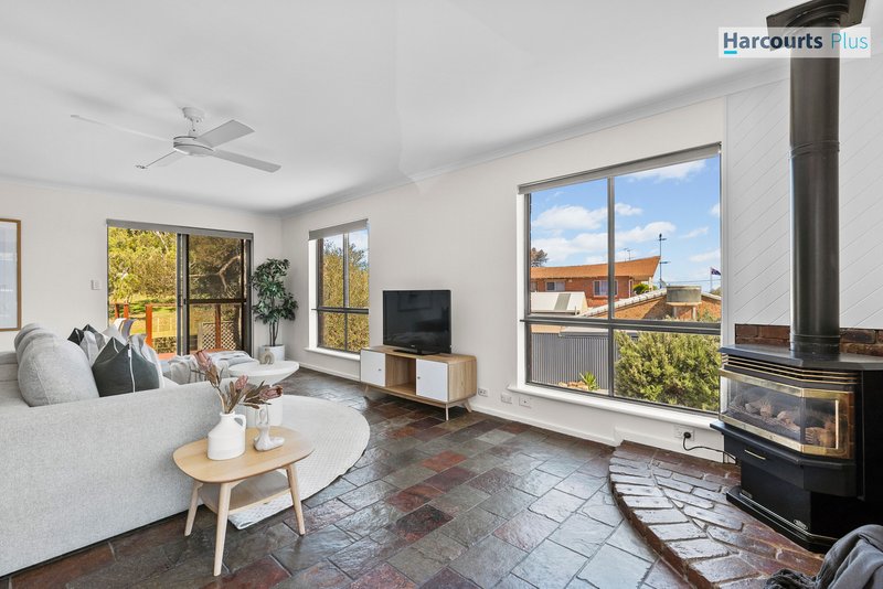 Photo - 11 Fryer Street, Hallett Cove SA 5158 - Image 9