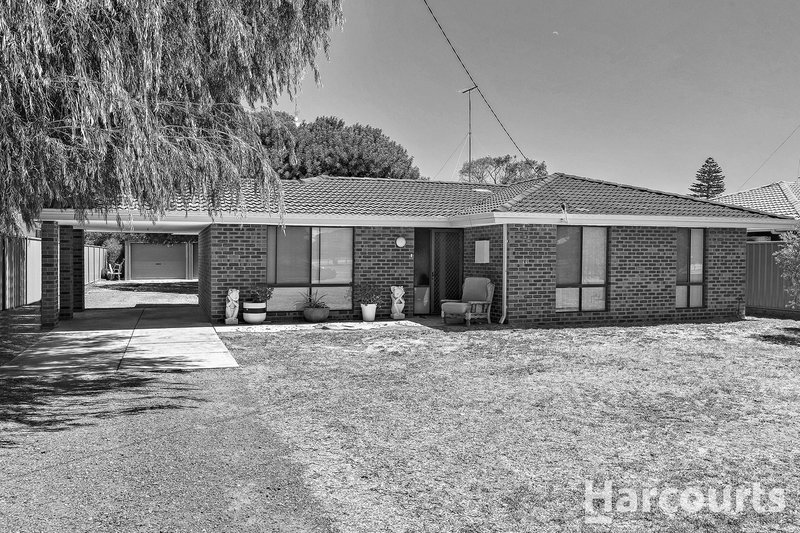 11 Gallop Street, Halls Head WA 6210