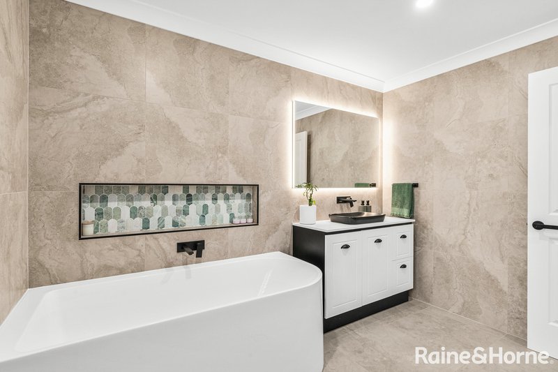 Photo - 11 Gardenia Crescent, Bomaderry NSW 2541 - Image 10