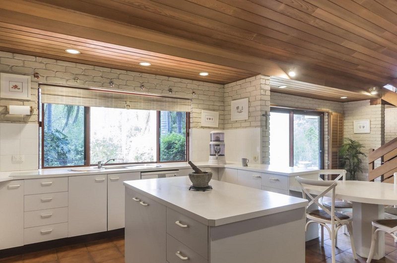 Photo - 11 Garrawin Court, Clear Mountain QLD 4500 - Image 6