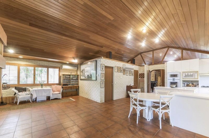 Photo - 11 Garrawin Court, Clear Mountain QLD 4500 - Image 7