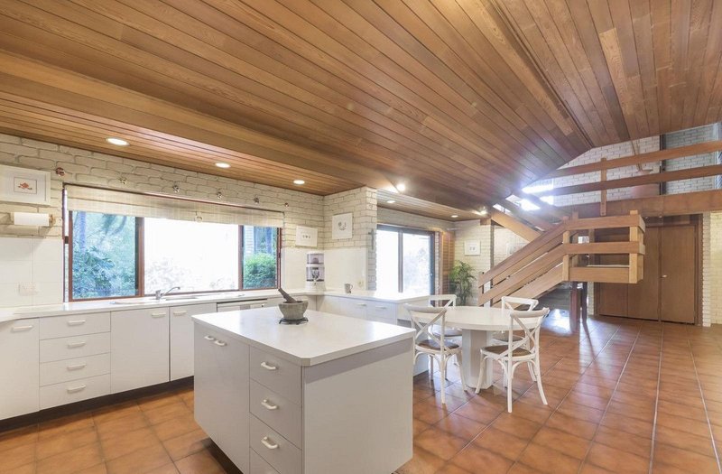 Photo - 11 Garrawin Court, Clear Mountain QLD 4500 - Image 8