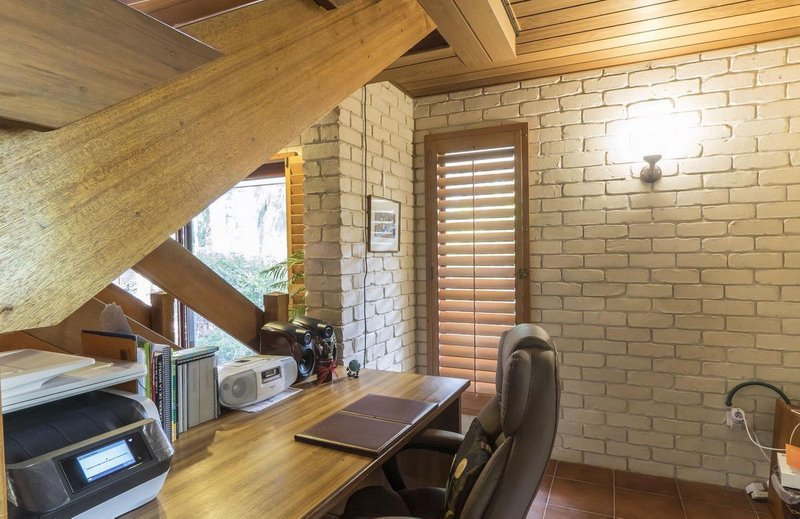 Photo - 11 Garrawin Court, Clear Mountain QLD 4500 - Image 12