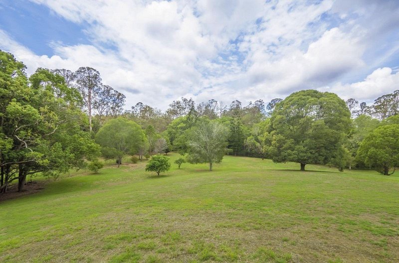 Photo - 11 Garrawin Court, Clear Mountain QLD 4500 - Image 14