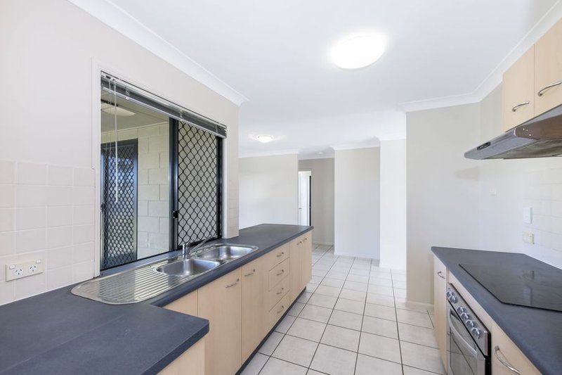 Photo - 11 Gernika Court, Bushland Beach QLD 4818 - Image 4