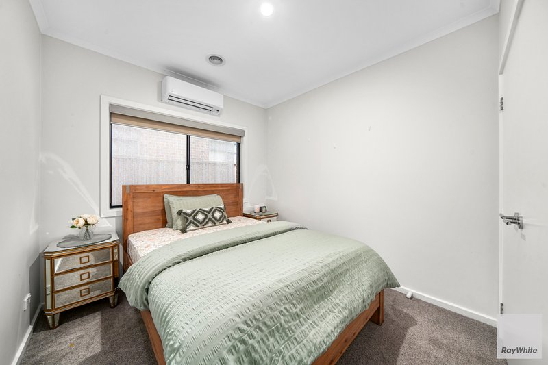 Photo - 11 Gisborne Way, Caroline Springs VIC 3023 - Image 9