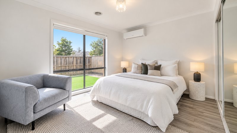 Photo - 11 Giverny Close, Burnside Heights VIC 3023 - Image 6