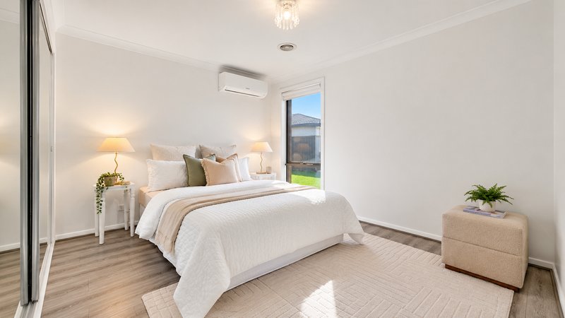 Photo - 11 Giverny Close, Burnside Heights VIC 3023 - Image 8