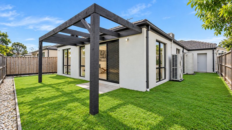 Photo - 11 Giverny Close, Burnside Heights VIC 3023 - Image 9
