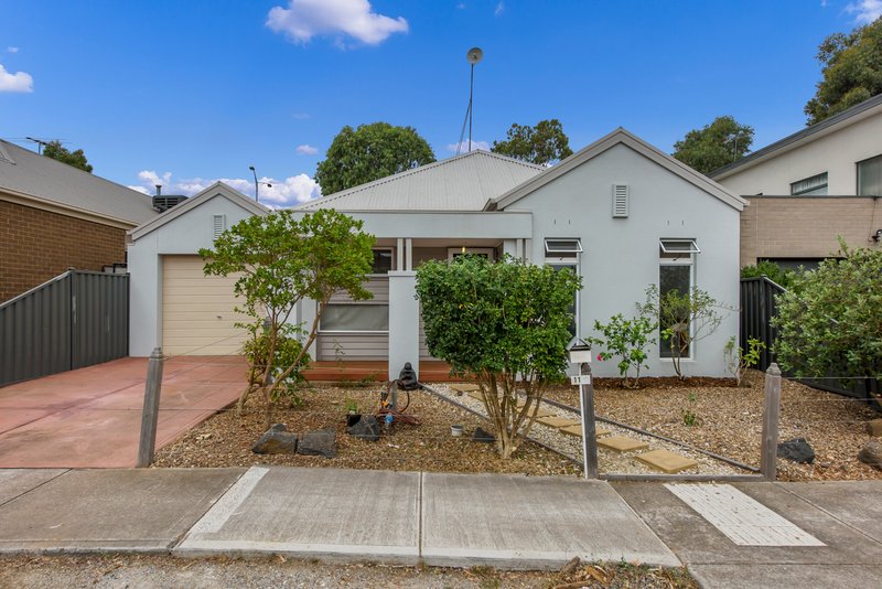 11 Glack Way, Caroline Springs VIC 3023