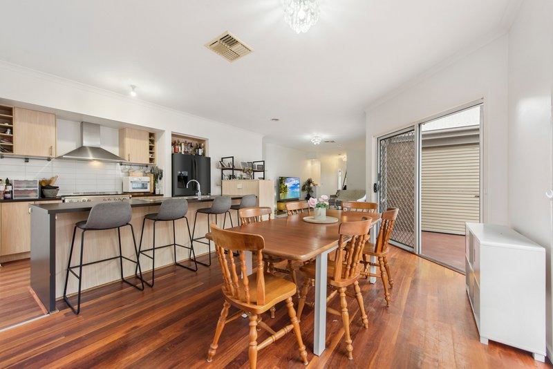 Photo - 11 Glack Way, Caroline Springs VIC 3023 - Image 6