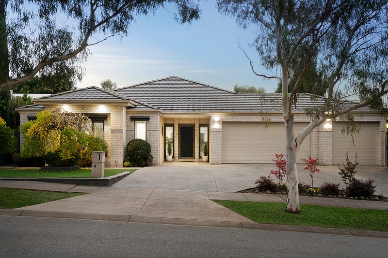 11 Glass Crescent, Doreen VIC 3754