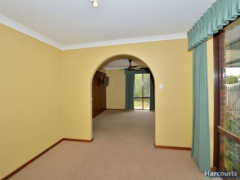 Photo - 11 Glauert Road, Coodanup WA 6210 - Image 5