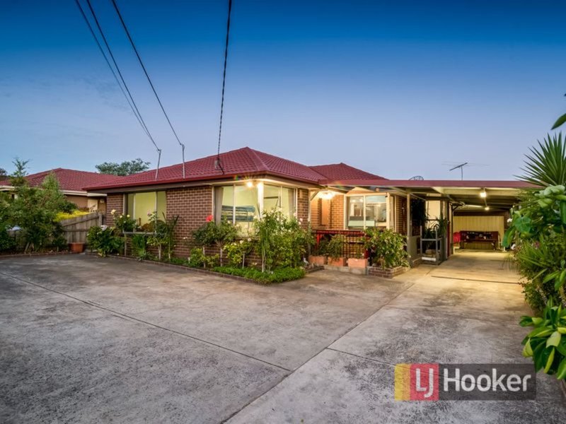 Photo - 11 Glencoe Grove, Dandenong North VIC 3175 - Image 13