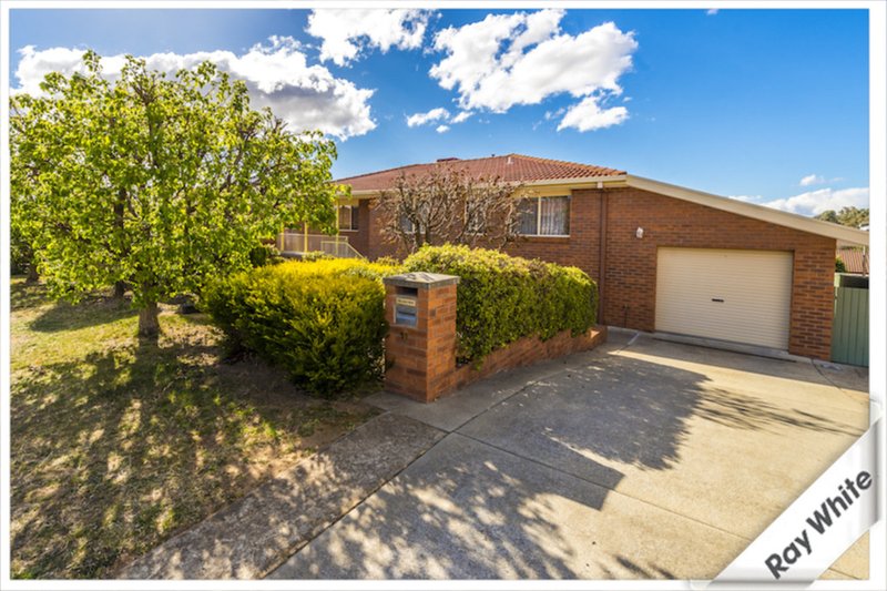 Photo - 11 Glennie Place, Queanbeyan West NSW 2620 - Image 1