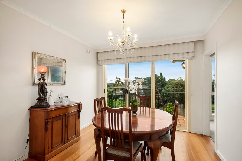 Photo - 11 Glenview Court, Glen Waverley VIC 3150 - Image 5