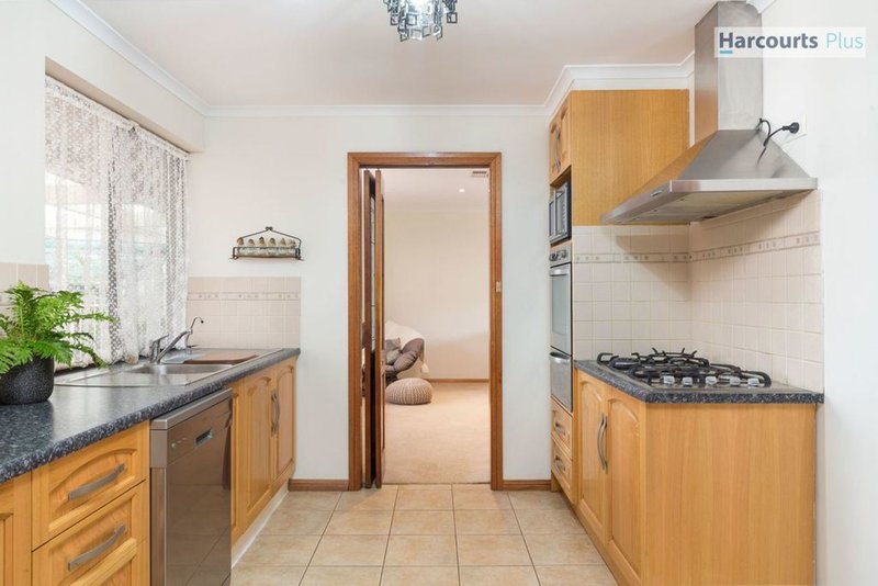 Photo - 11 Glenway Road, Hallett Cove SA 5158 - Image 5