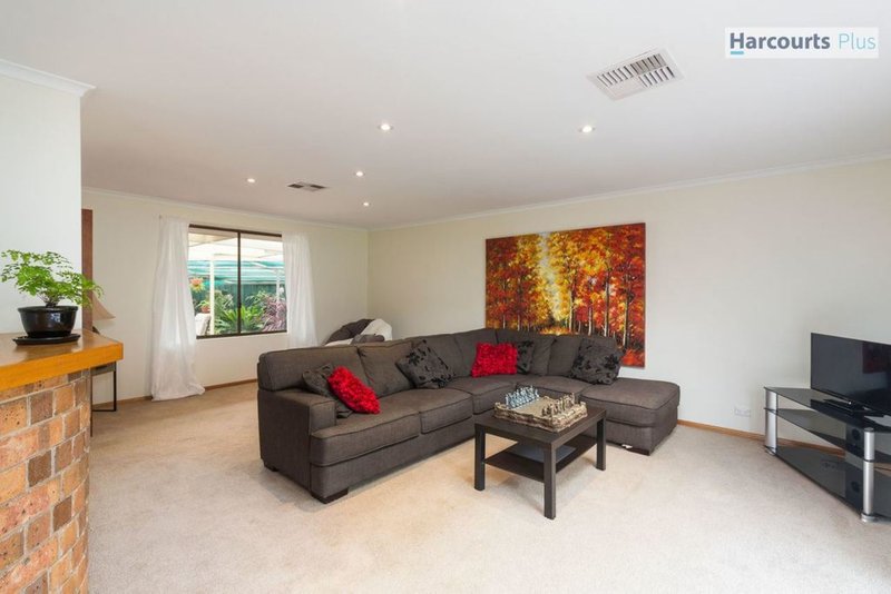 Photo - 11 Glenway Road, Hallett Cove SA 5158 - Image 6