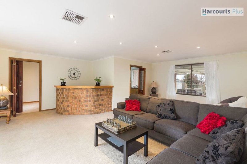 Photo - 11 Glenway Road, Hallett Cove SA 5158 - Image 7