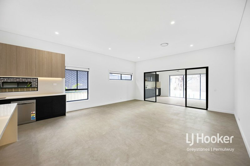 Photo - 11 Gloucester Ave , Merrylands NSW 2160 - Image 2