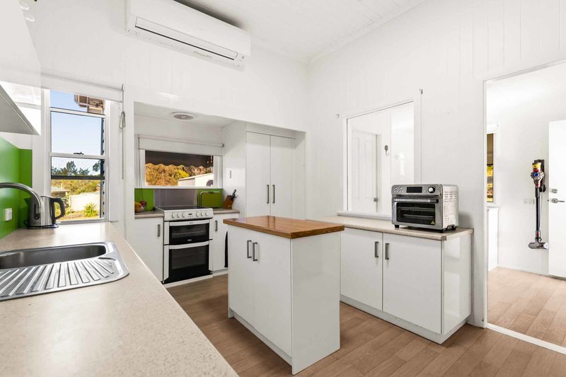 Photo - 11 Golf Course Road, Goombungee QLD 4354 - Image 2