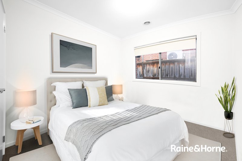 Photo - 11 Gossamer Way, Narre Warren South VIC 3805 - Image 3