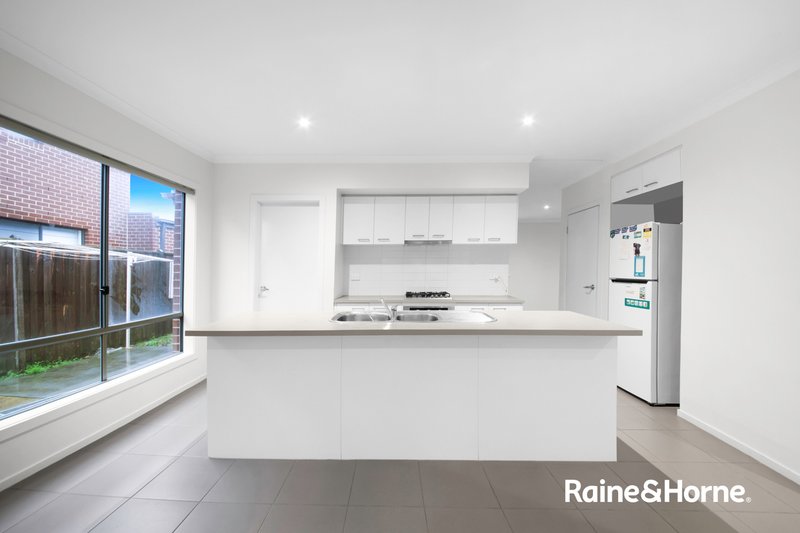 Photo - 11 Gossamer Way, Narre Warren South VIC 3805 - Image 5