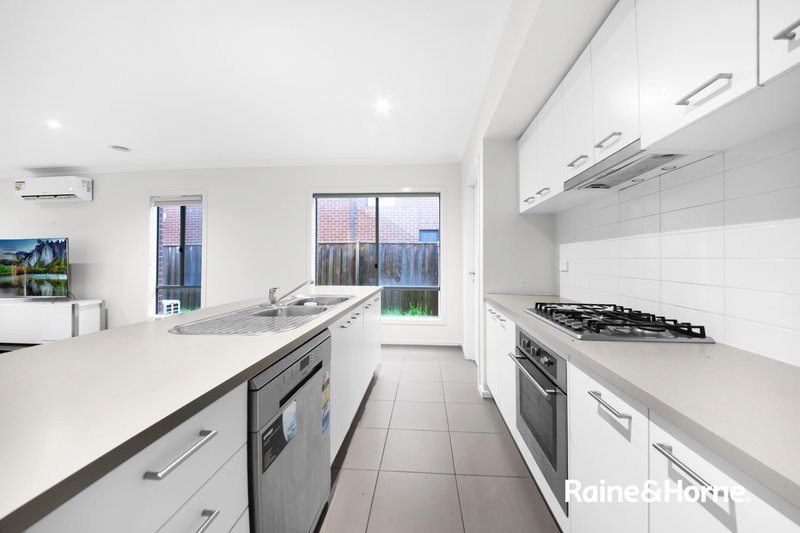 Photo - 11 Gossamer Way, Narre Warren South VIC 3805 - Image 7