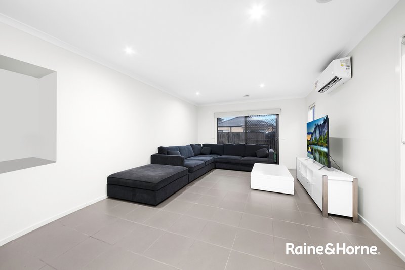 Photo - 11 Gossamer Way, Narre Warren South VIC 3805 - Image 8