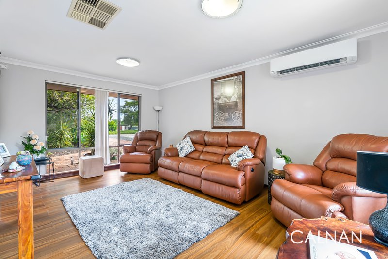 Photo - 11 Gracechurch Crescent, Leeming WA 6149 - Image 7